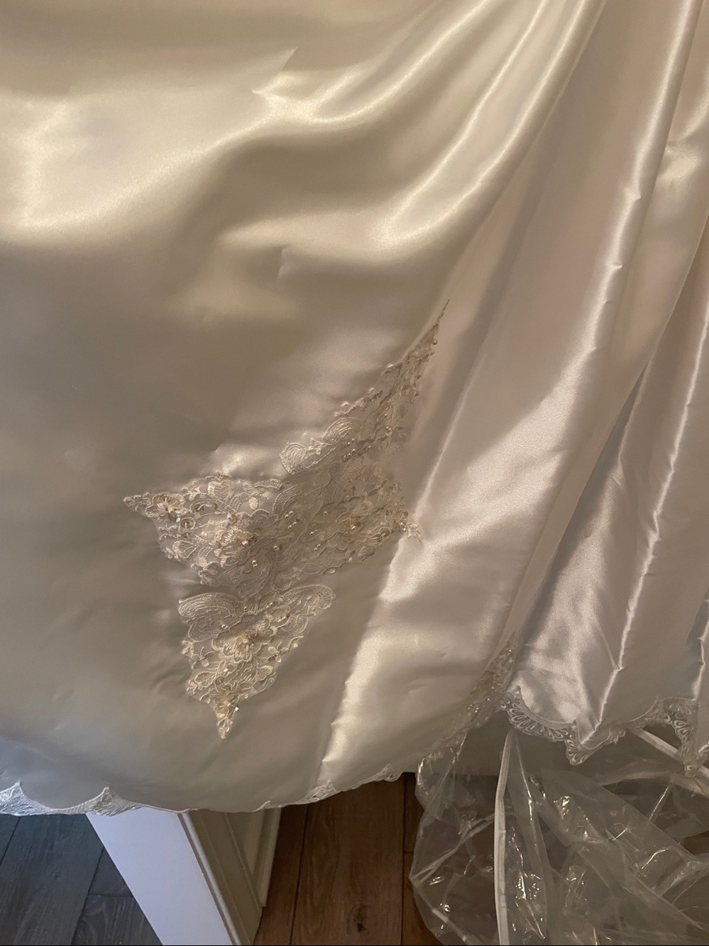 Wedding Dress  Ivory Satin Lace - Puff Sleeves - Picture 2 of 16